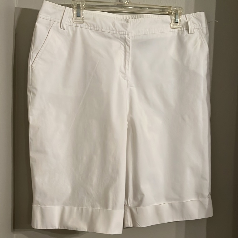 Apostrophe Strech White Shorts size 14 NWT
